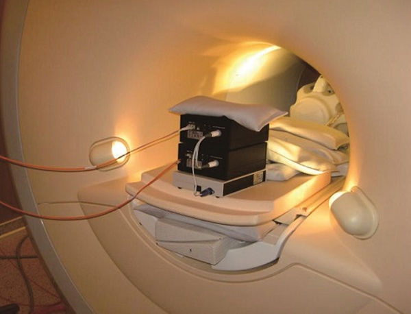 磁共振兼容脑电fMRI-EEG